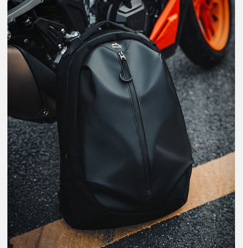 helm rucksack motorrad