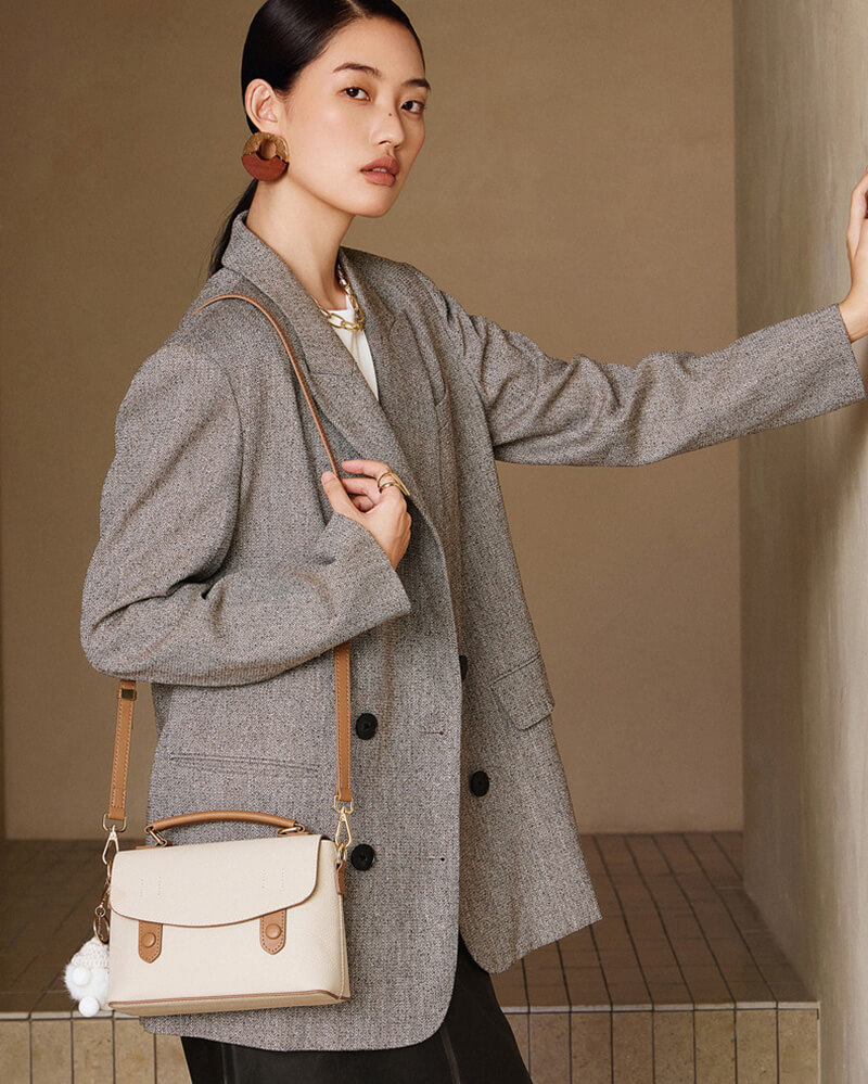 damen handtasche mit anhänger