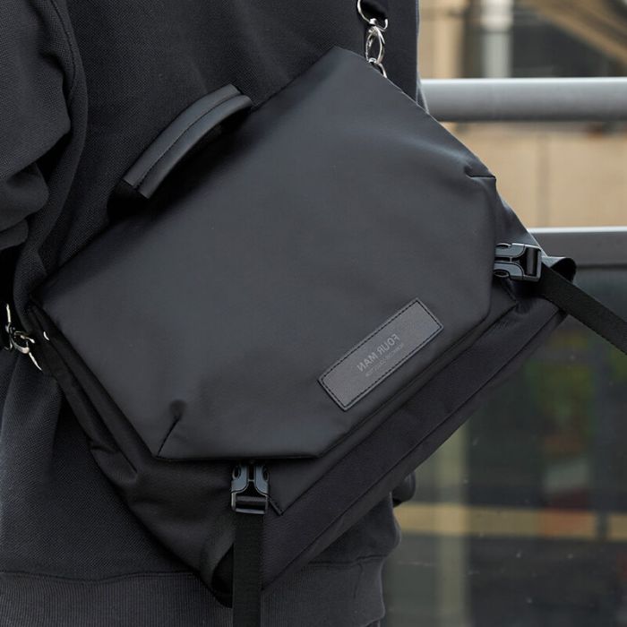 wasserdichte Umhängetasche Herren Messenger Bag schwarz mit Laptopfach